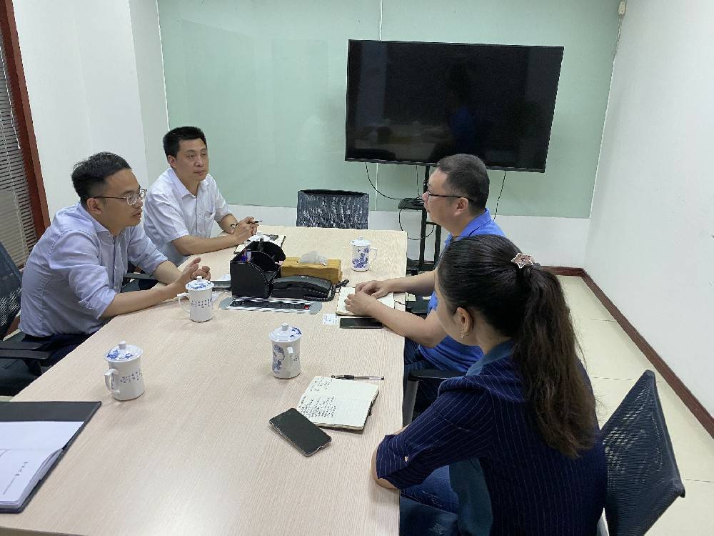 无锡市工信局领导来南昌翟云文化体验活动有限公司科技开展“三联三解”活动